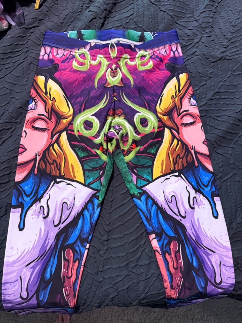 Alice in Wonderland leggings